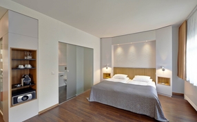 Standard-Doppel-Twin-Bett-Hotelzimmer im Sorell Hotel Rütli Zürich