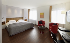 Standard double twin bed room in the Sorell Hotel Rütli Zurich