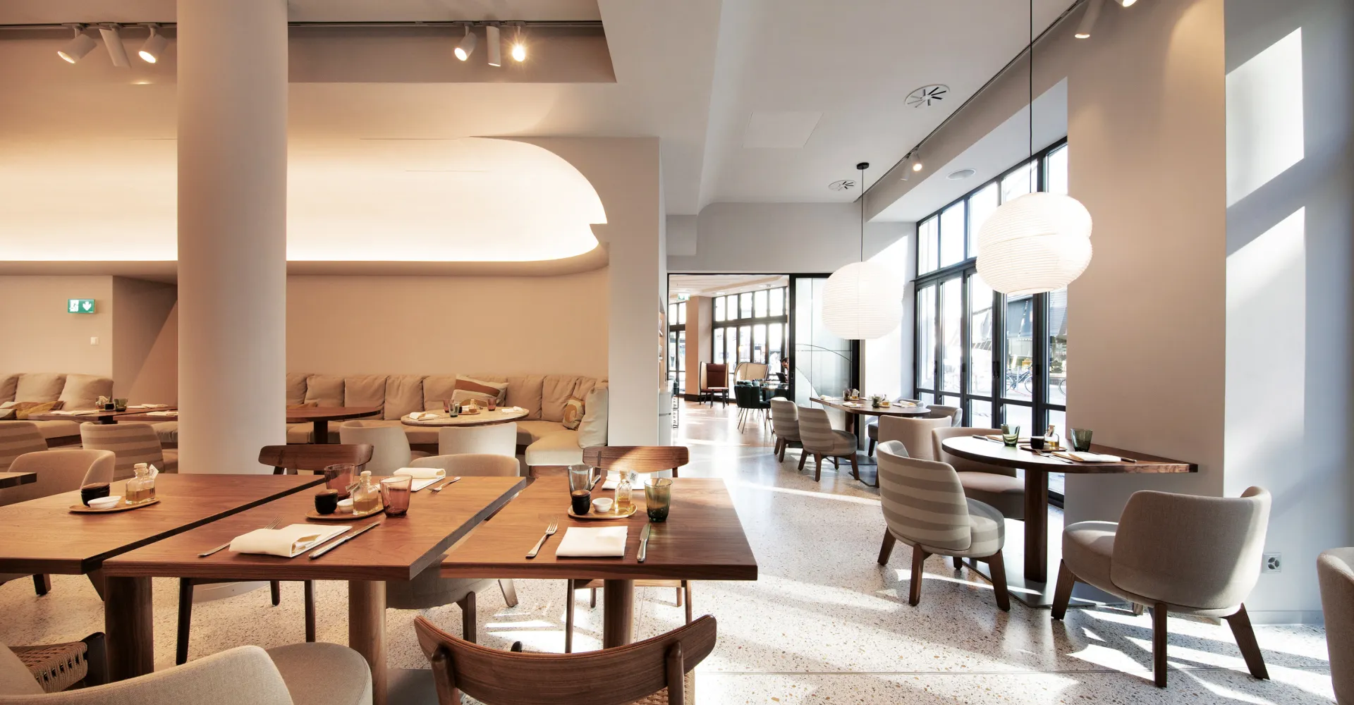 Seated tables at Restaurant Enja