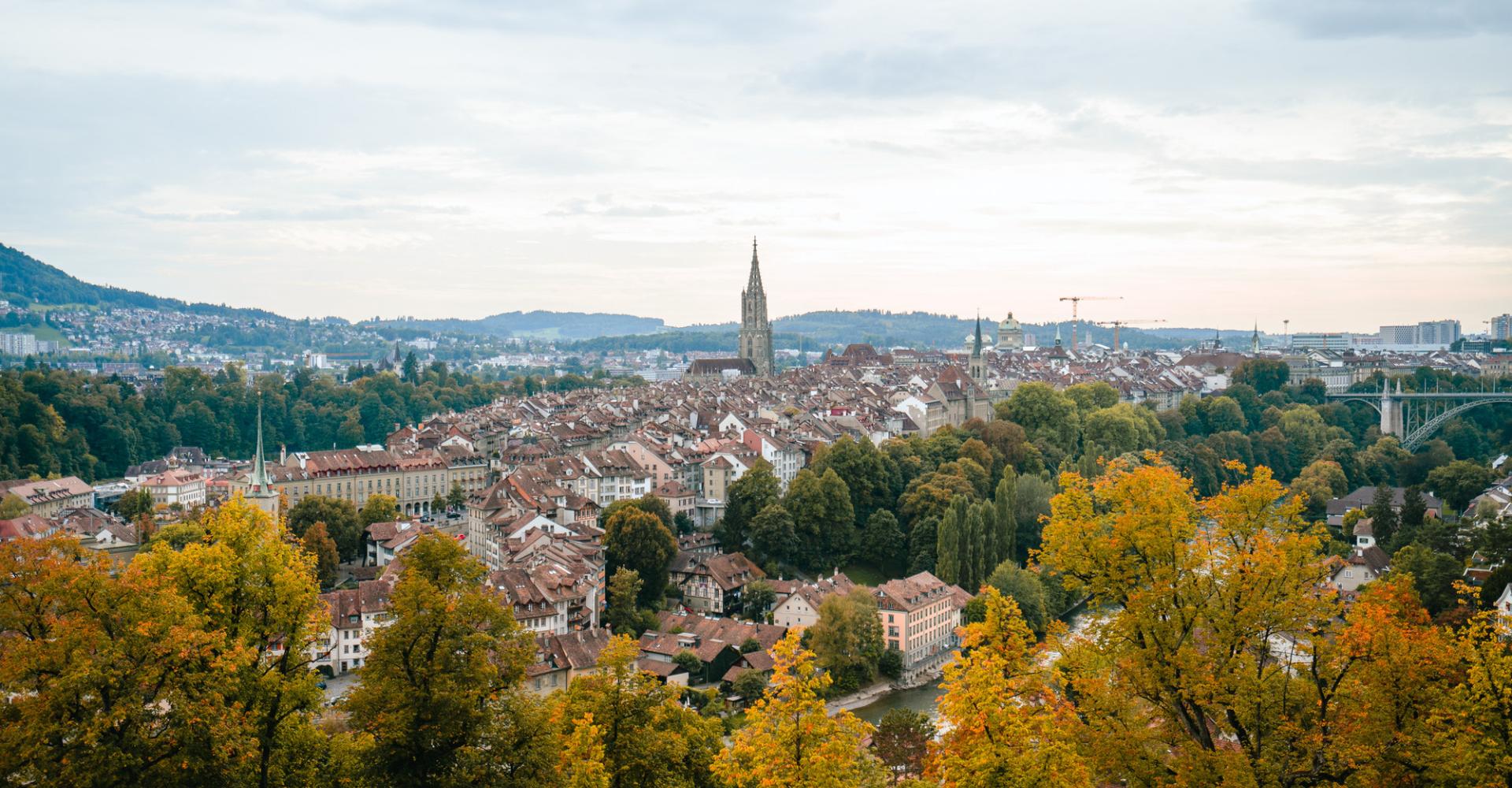 Aussicht auf die Stadt Bern im Herbst