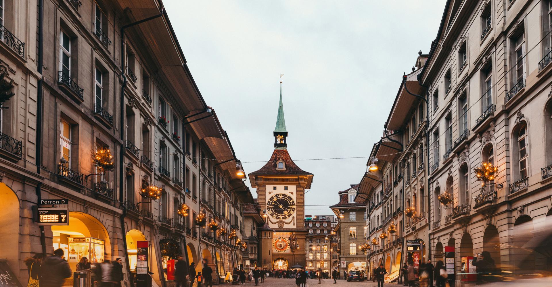 Blick auf den Zytglogge Turn in der Berner Altstadt