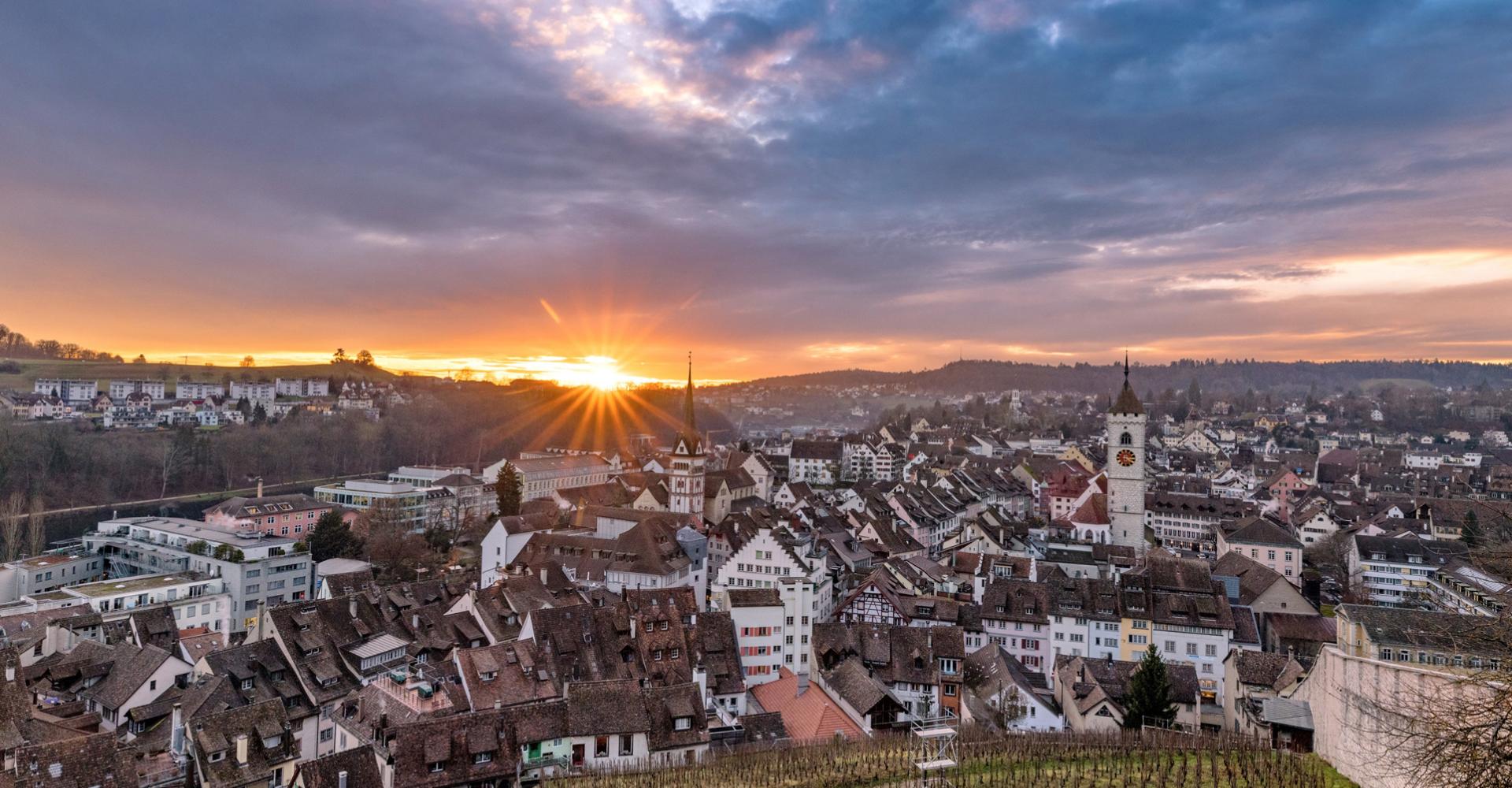 Blick über die Stadt Schaffhausen bei Sonnenuntergang