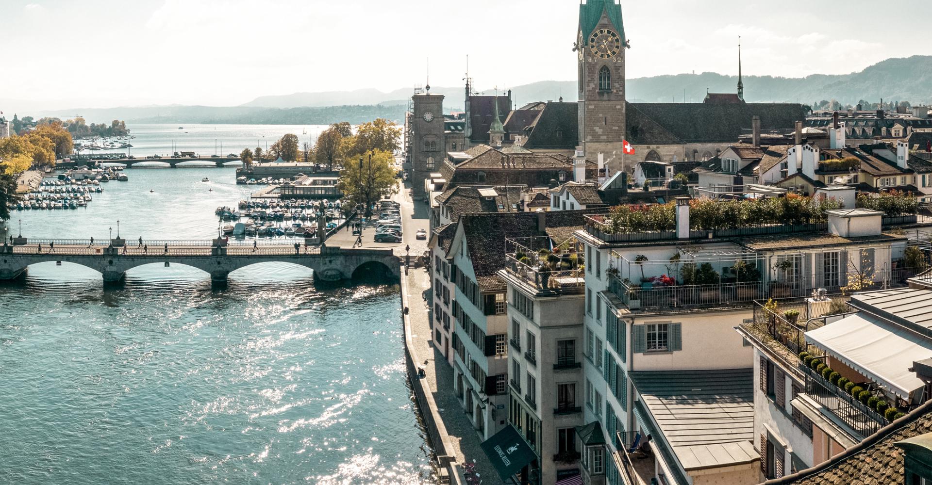 Stadt Zürich mit Blick auf die Limmat