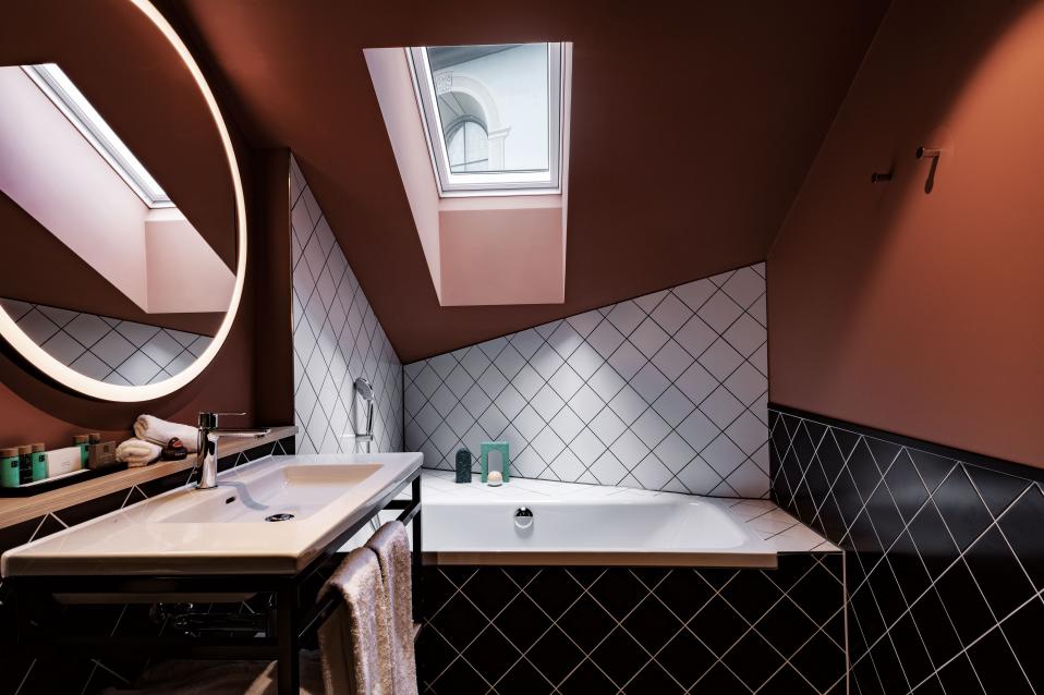 Sorell Hotel St. Peter Suite Badezimmer mit Badewanne