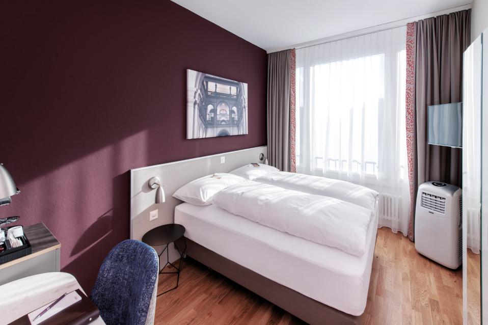 Sorell Hotel Rex Standard Doppelzimmer Queen mit Schreibtisch