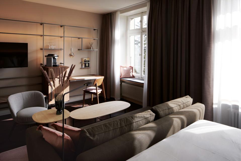 Sorell Hotel Zürichberg Deluxe Doppelzimmer mit Seeblick und Sitzecke