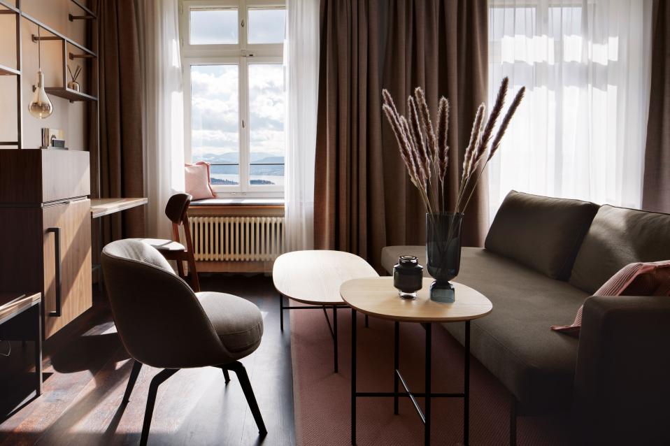 Sorell Hotel Zürichberg Deluxe Doppelzimmer mit Seeblick und Sitzecke