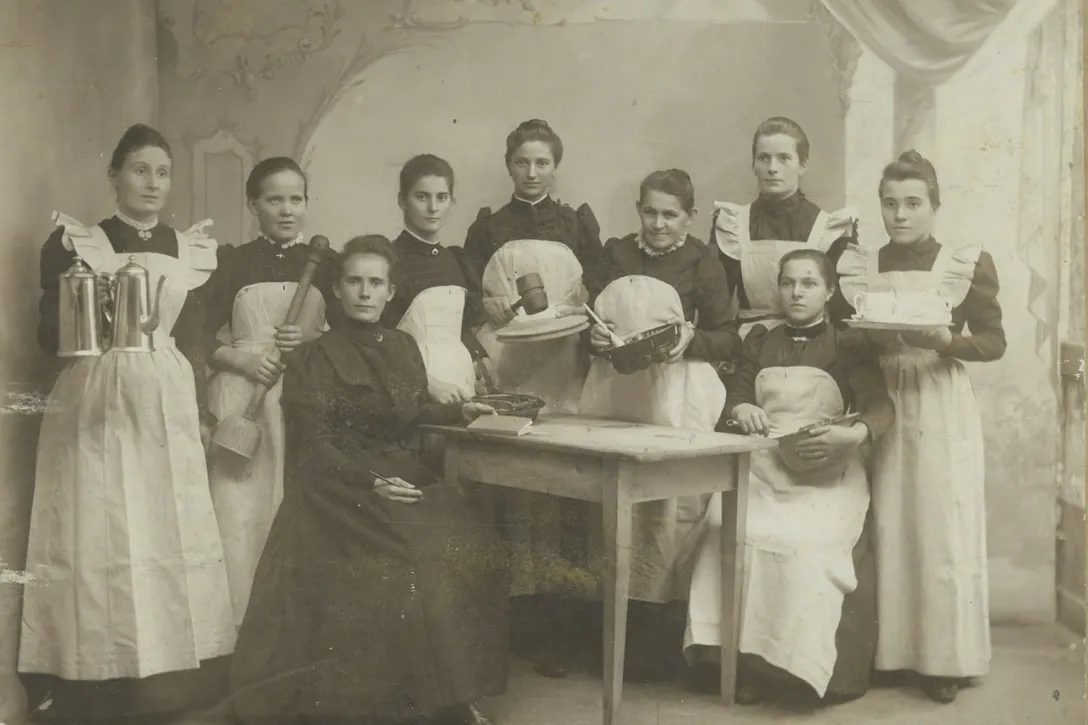 Historical picture of a gastronomy team