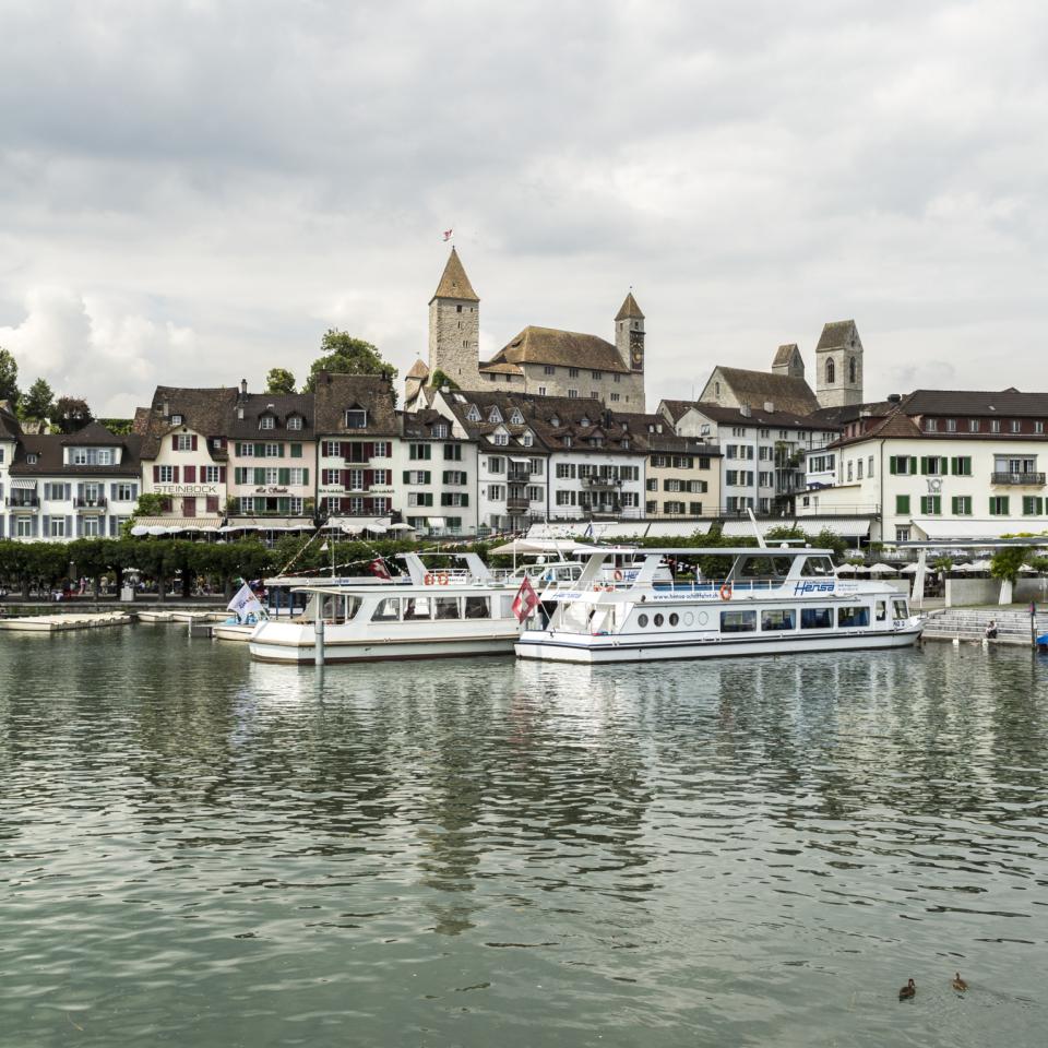 Schloss Rapperswil mit Schiffen im Vordergrund